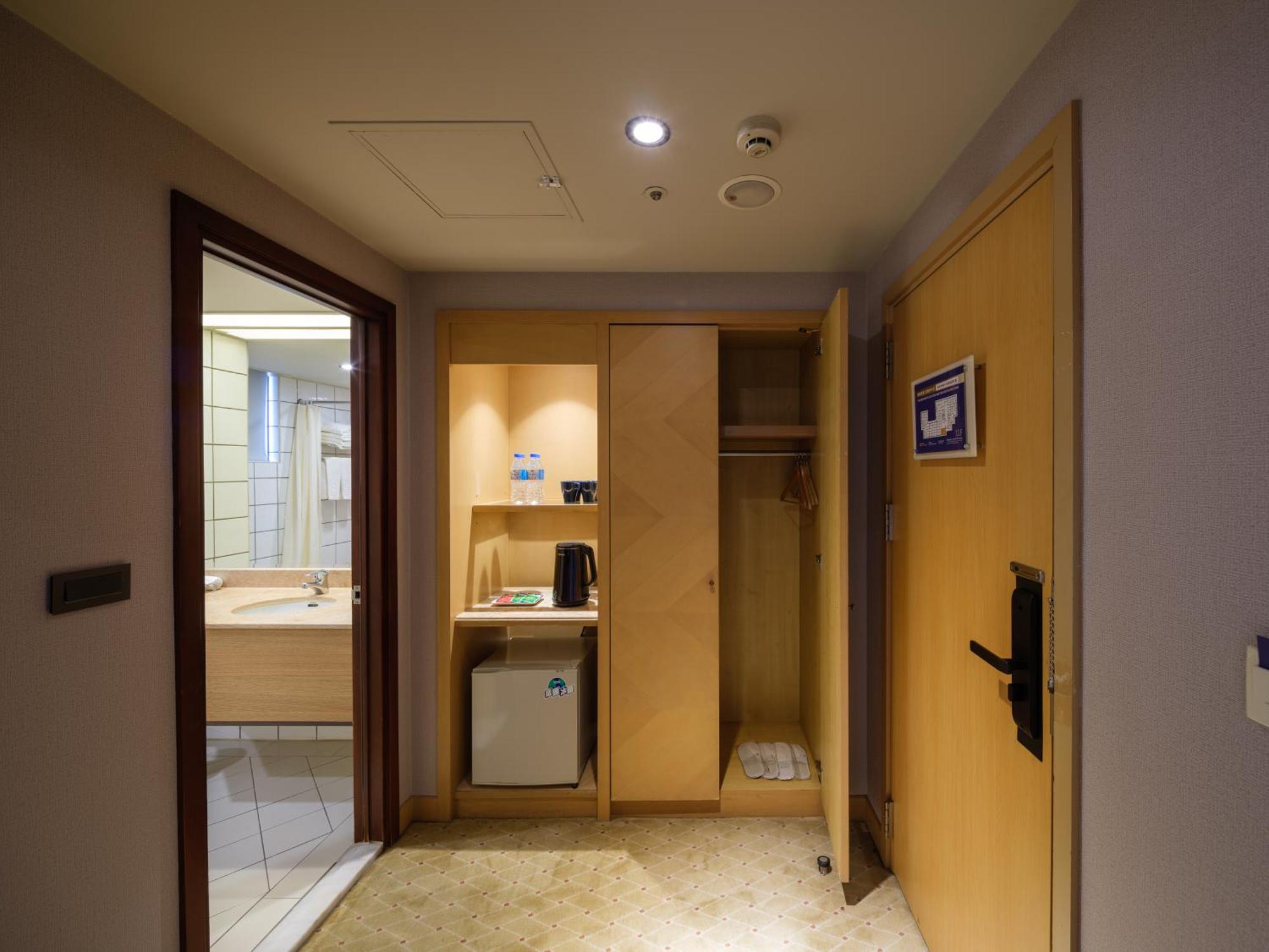 Rich & Free Hotel - Fuzhong 富逸旅趣-板橋府中館 Taipei Exterior photo