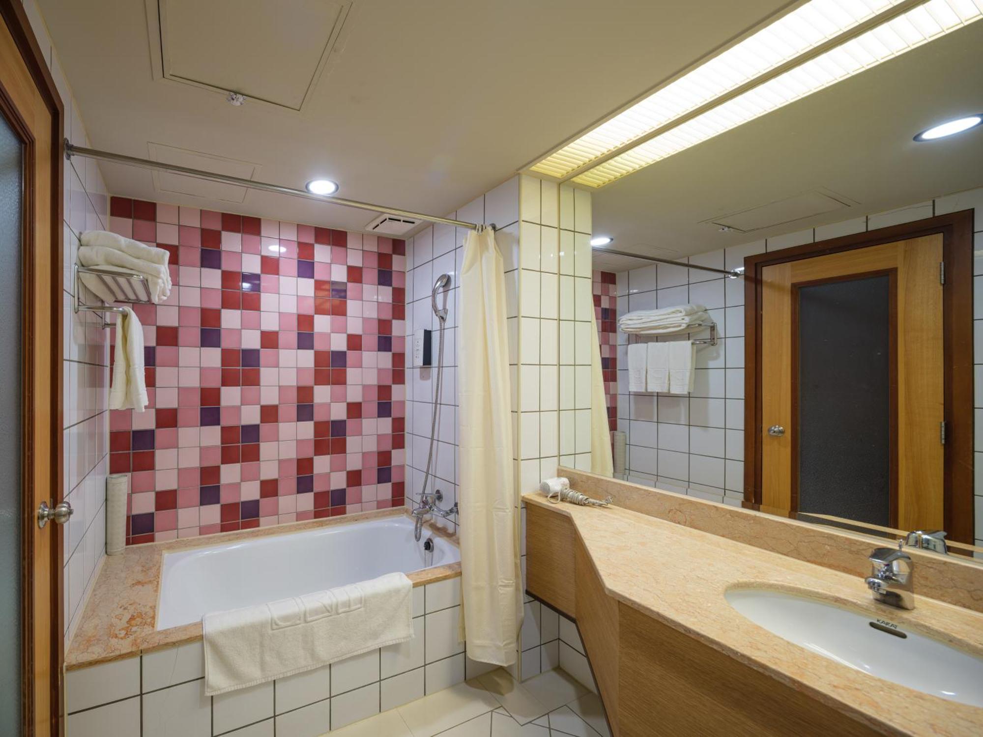 Rich & Free Hotel - Fuzhong 富逸旅趣-板橋府中館 Taipei Exterior photo