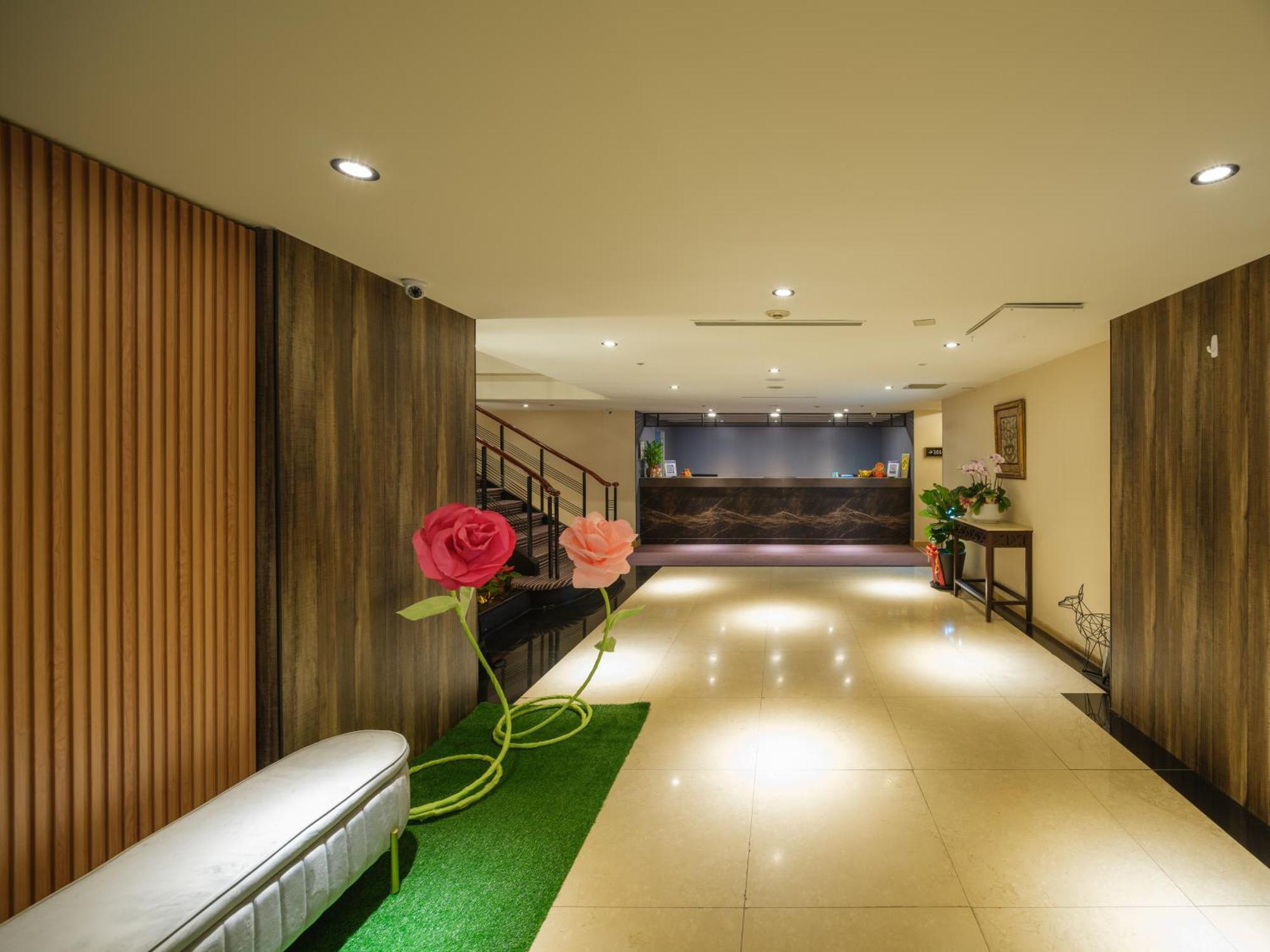 Rich & Free Hotel - Fuzhong 富逸旅趣-板橋府中館 Taipei Exterior photo