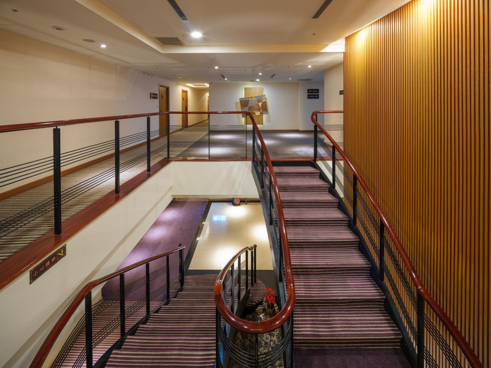 Rich & Free Hotel - Fuzhong 富逸旅趣-板橋府中館 Taipei Exterior photo