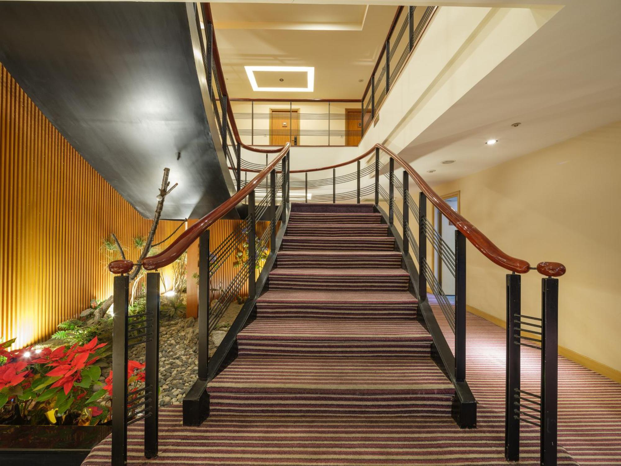 Rich & Free Hotel - Fuzhong 富逸旅趣-板橋府中館 Taipei Exterior photo