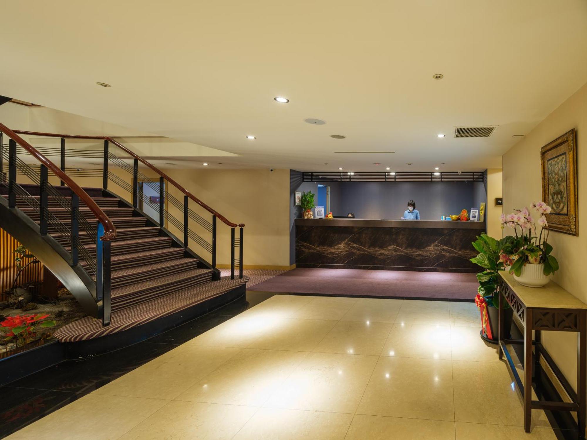 Rich & Free Hotel - Fuzhong 富逸旅趣-板橋府中館 Taipei Exterior photo