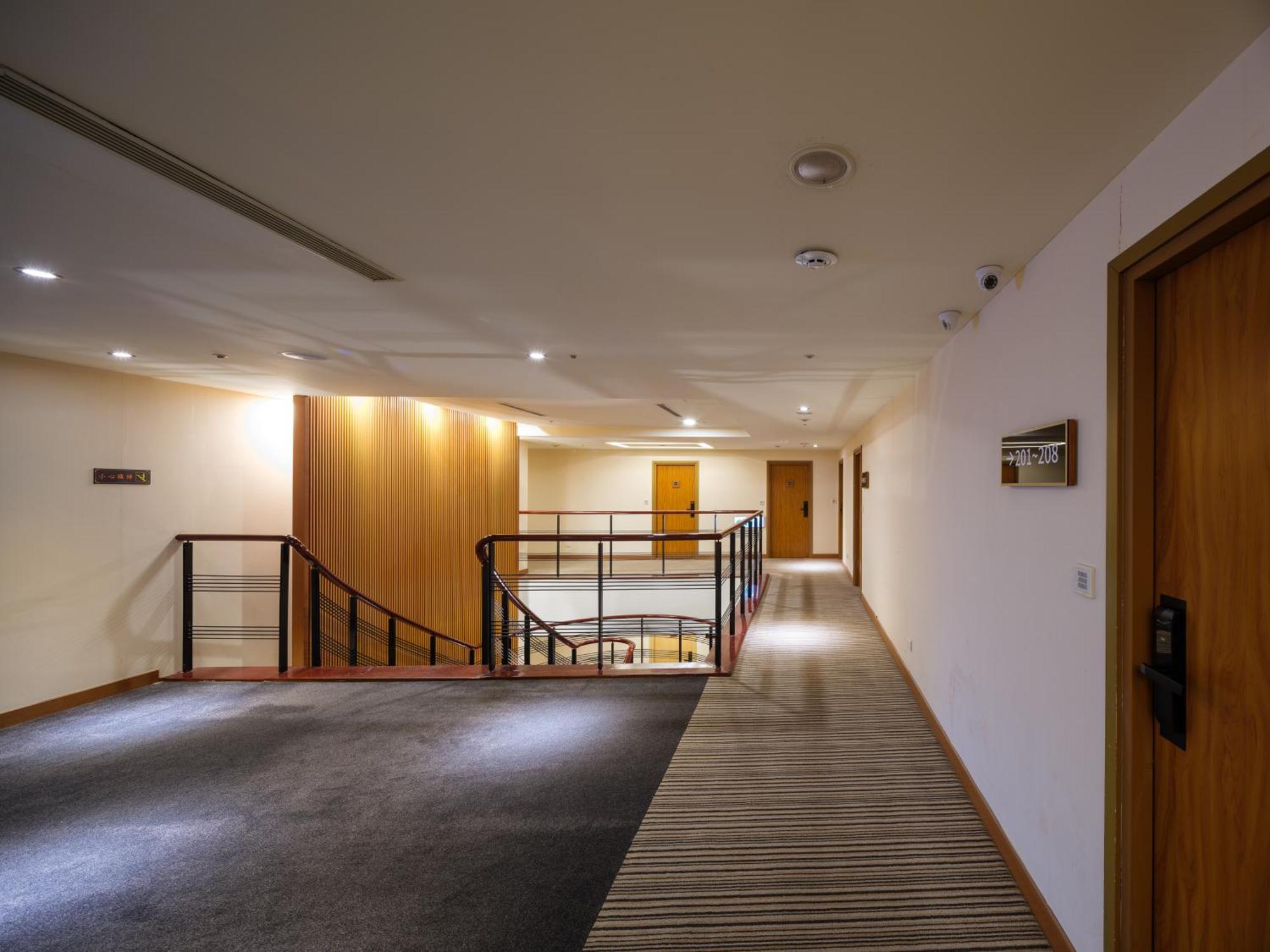 Rich & Free Hotel - Fuzhong 富逸旅趣-板橋府中館 Taipei Exterior photo