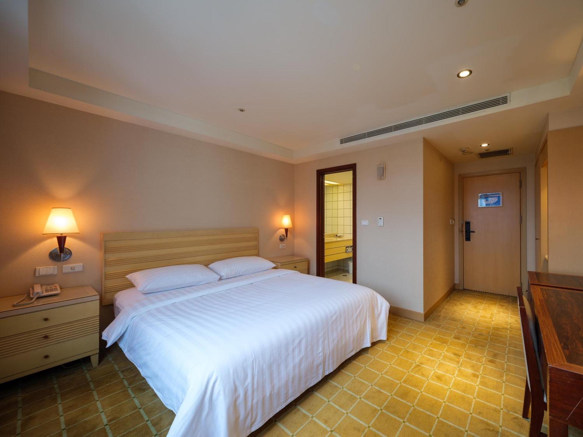 Rich & Free Hotel - Fuzhong 富逸旅趣-板橋府中館 Taipei Exterior photo