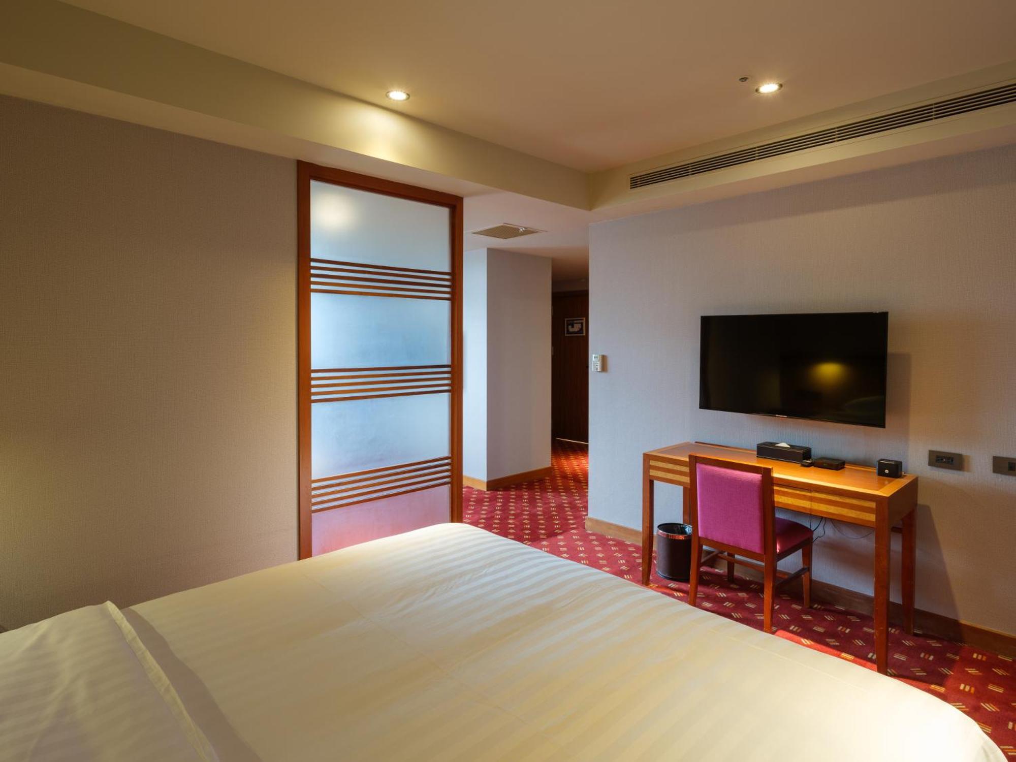 Rich & Free Hotel - Fuzhong 富逸旅趣-板橋府中館 Taipei Exterior photo