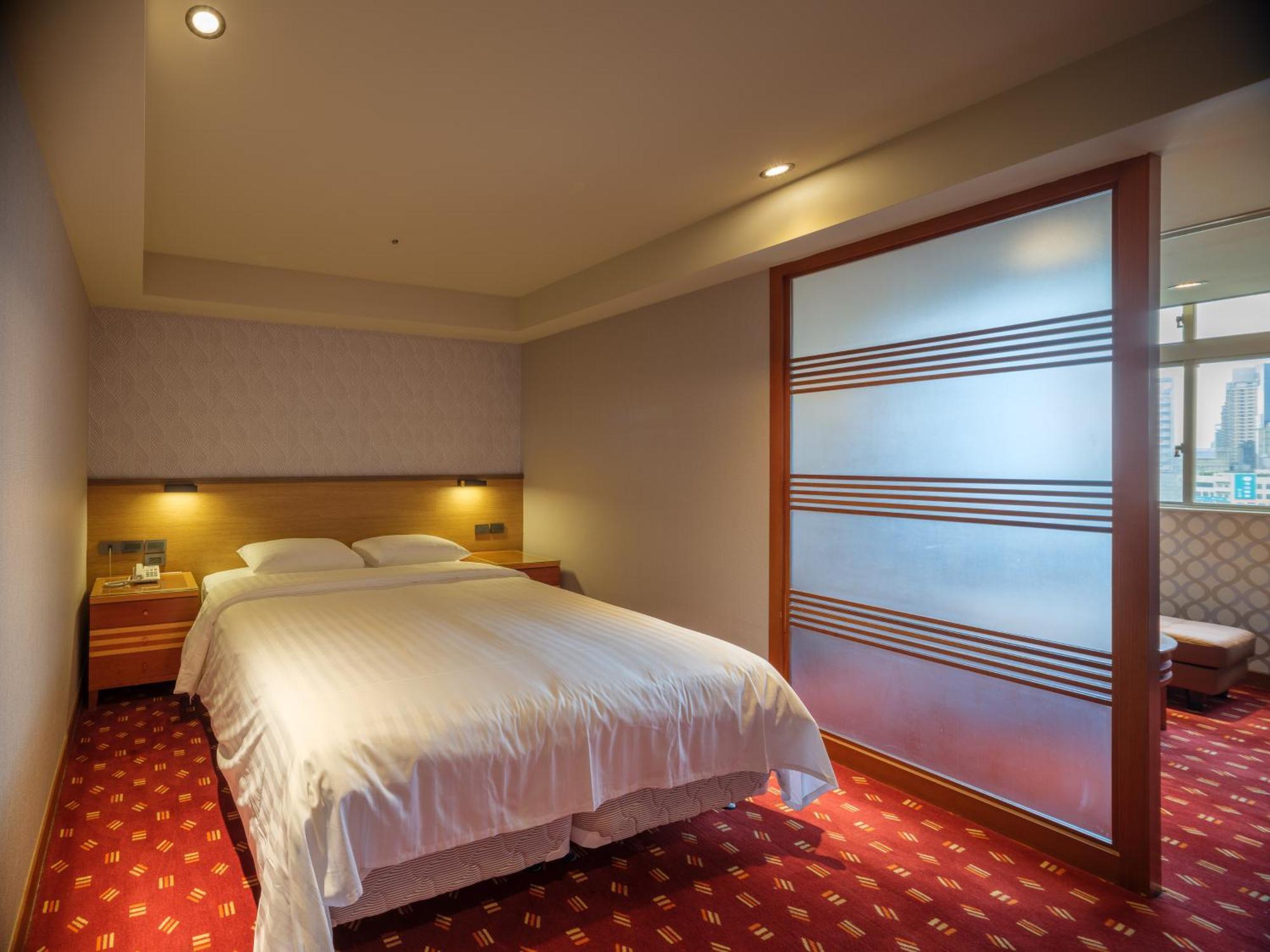Rich & Free Hotel - Fuzhong 富逸旅趣-板橋府中館 Taipei Exterior photo
